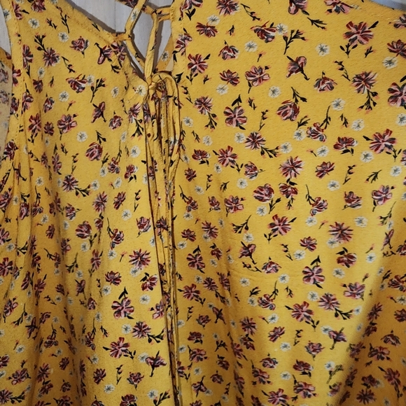 Xhilaration Womans Lightweight Yellow Pink Red Ruffle Tank Top Small - Picture 5 of 6